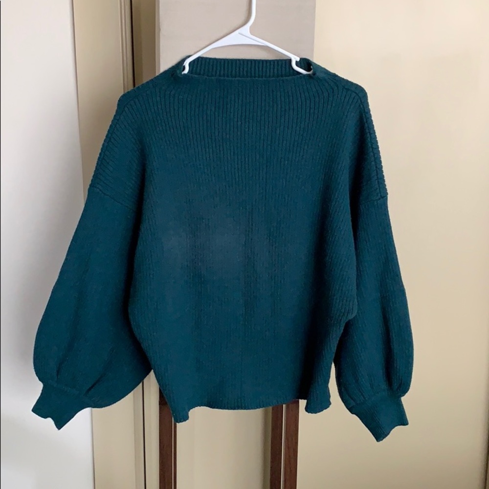 LINE AND DOT BELL SLEVE SWEATER